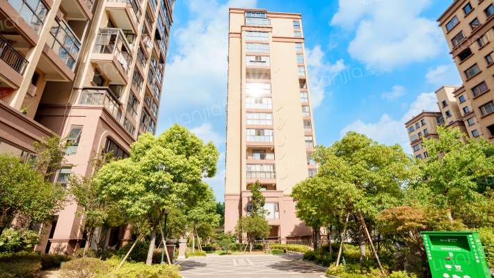 彩虹人家外景图