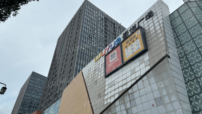 吾悦广场外景图
