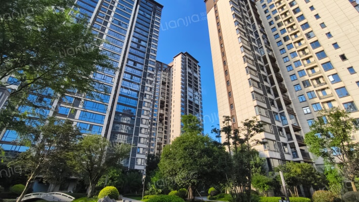 日盛湖湘府外景图