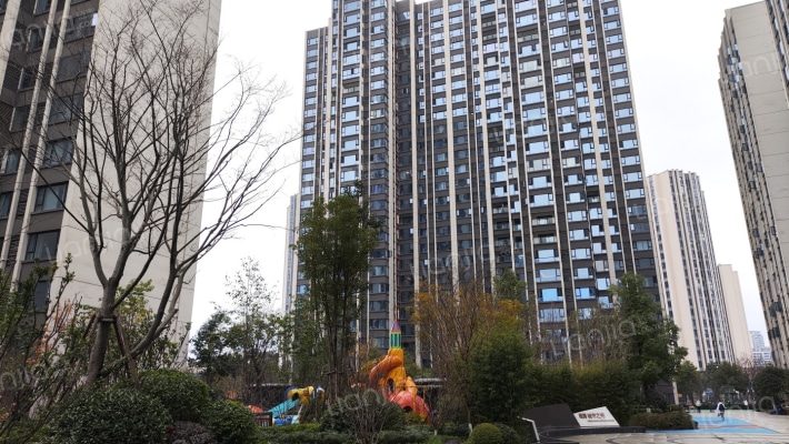 隆腾城市之光外景图