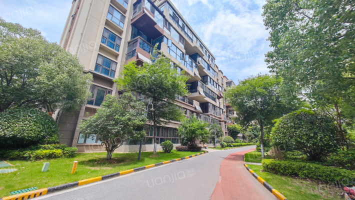 碧桂园翡翠台外景图