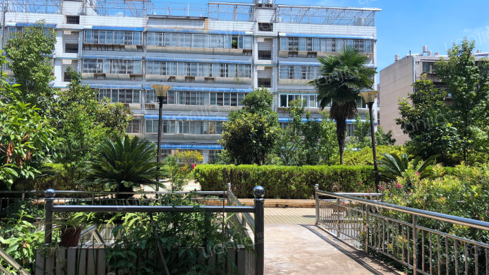 云南机设公司职工宿舍外景图