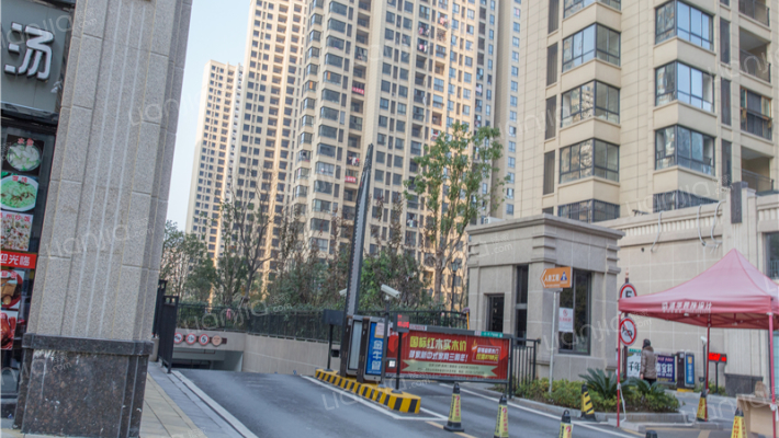 绿地四期卢浮公馆怎么样房价地址交通配套户型图及二手房推荐