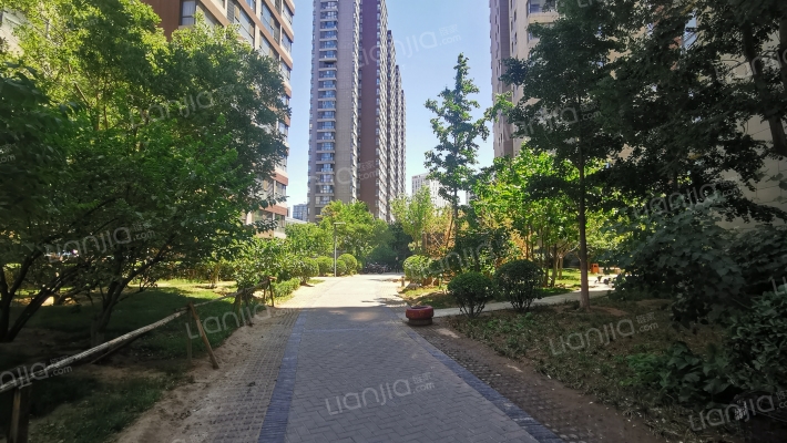 长阳半岛1号院外景图