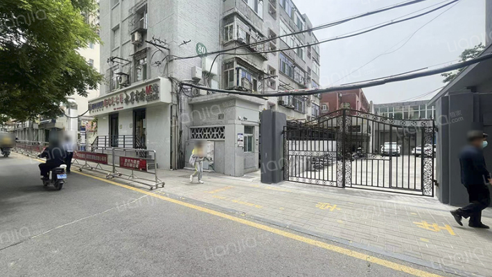 交家电总公司宿舍外景图