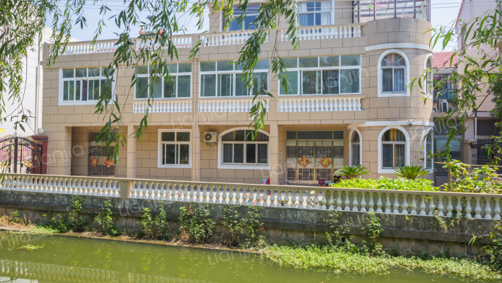 长龙东别墅外景图