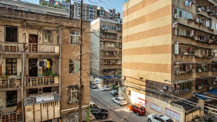 湖北空压机场生活区外景图