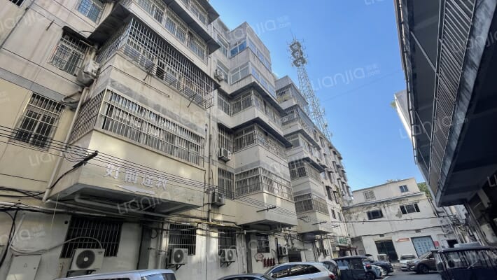 副食大楼家属院外景图