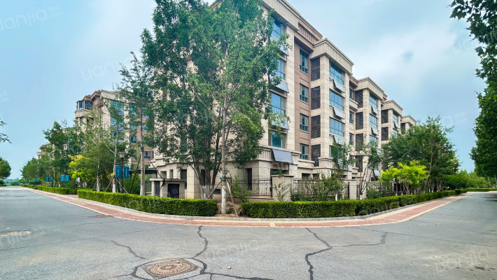 珑湾翡翠城外景图