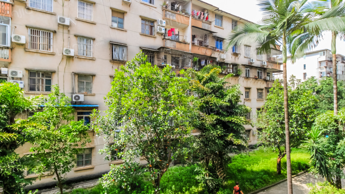 广西壮族自治区水电工程局住宅楼外景图