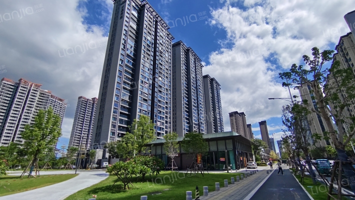 住宅水晶尚庭外景图