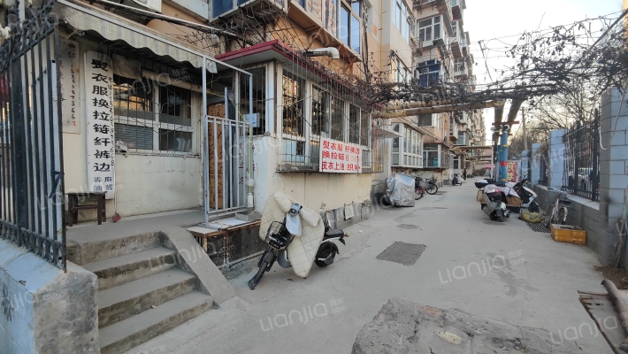 油漆厂宿舍外景图