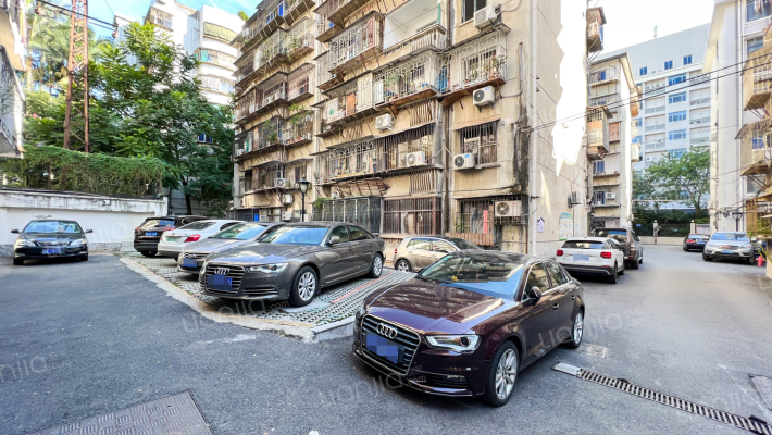 中建小区外景图