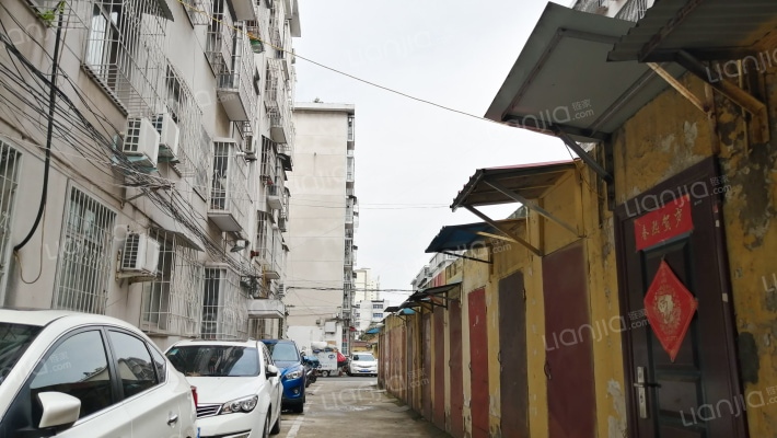 市建公司建安分公司家属院外景图