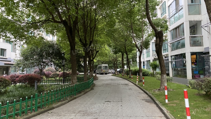 春江锦庐外景图