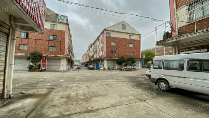 圣名国际广场外景图