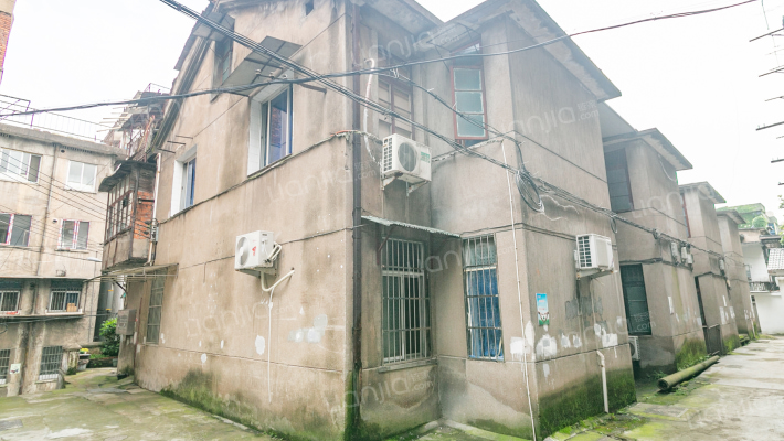 青山三弄外景图