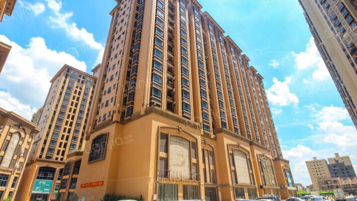 财富生活广场外景图