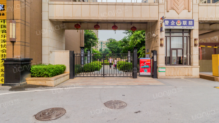 罗村花半里外景图