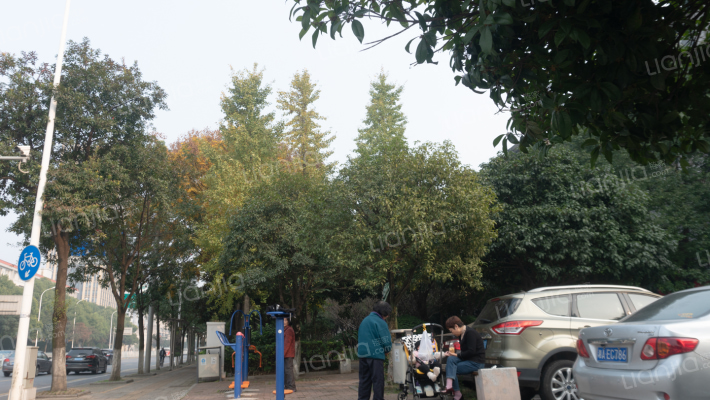 厚华公寓外景图