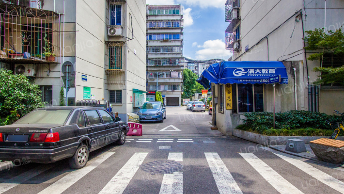 镇安花园外景图