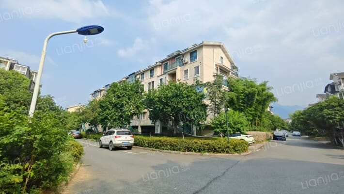 大奇山居层林园外景图