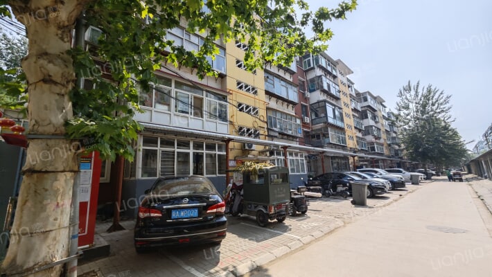 三三零二小区南院外景图