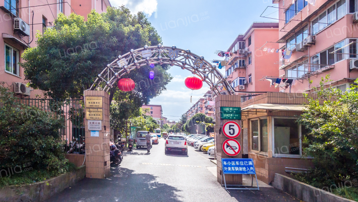 东一小区外景图