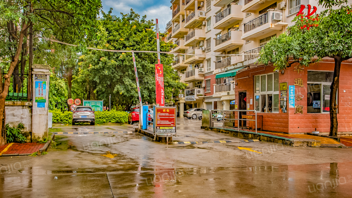 华通公寓外景图