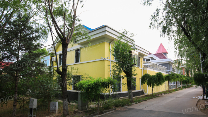 龙聚山庄外景图