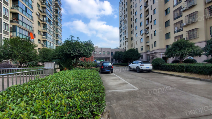 鹰山花园外景图