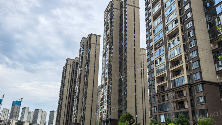 中建钰和城外景图