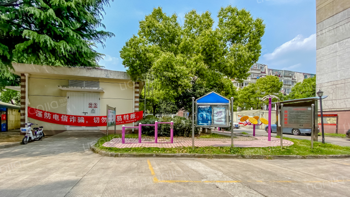 南龙潭苑外景图