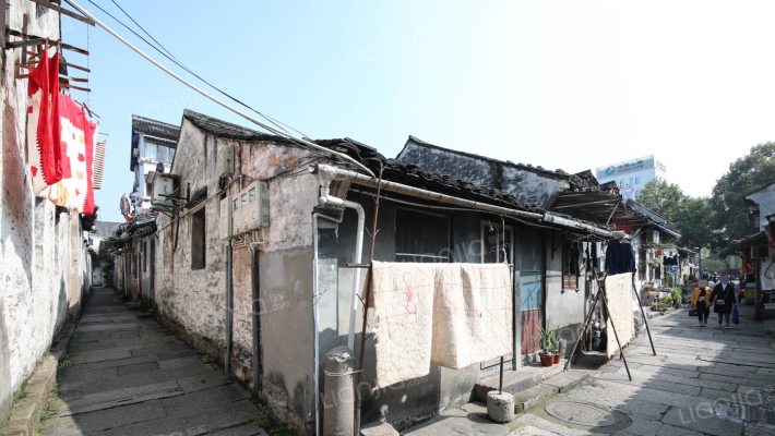 题扇桥直街外景图