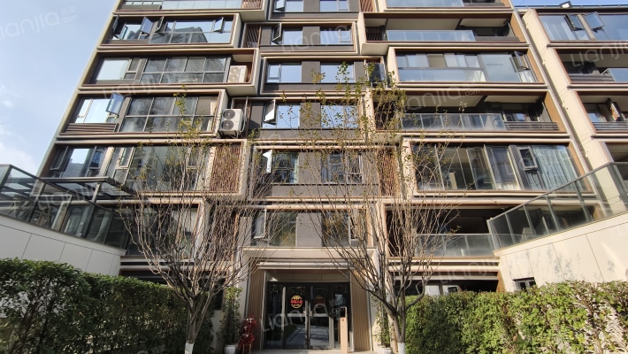 春风与辰外景图