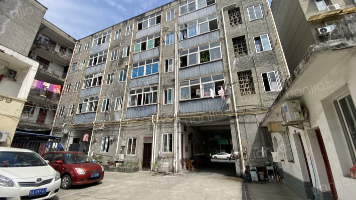 东街67号院外景图