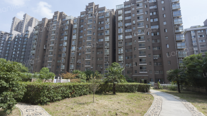 高尔夫西花园外景图