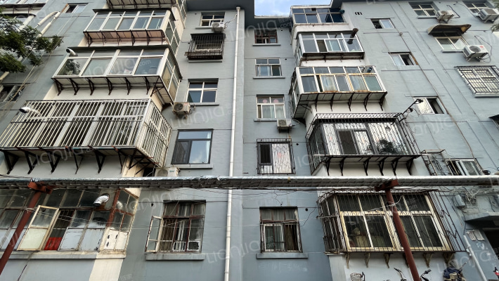 贸易路100号院外景图