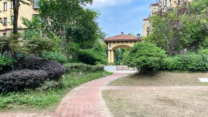 中国长寿城外景图