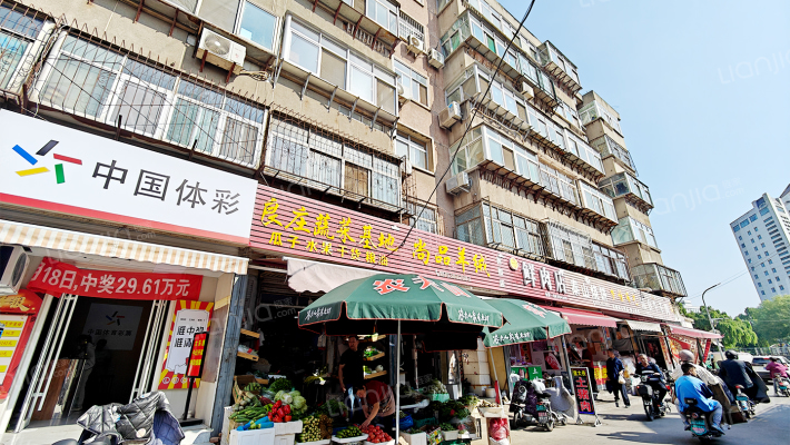 电子大厦宿舍外景图