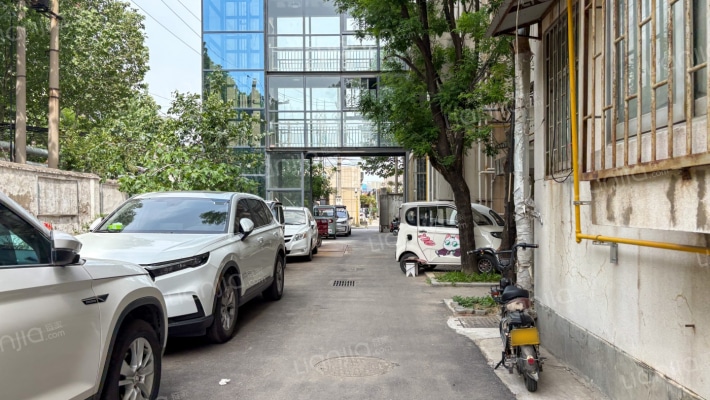 人寿保险公司家属院外景图