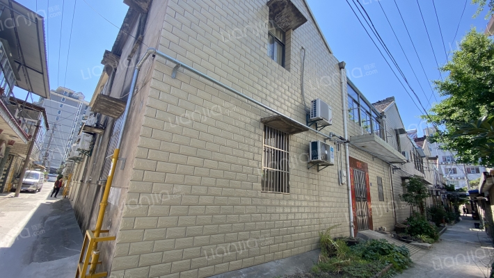 灶东东巷外景图