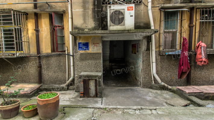 襄城区劳动就业管理局家属院外景图