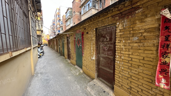 五金交电公司商住楼外景图