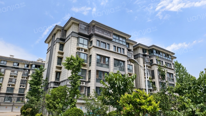 引沂润城外景图