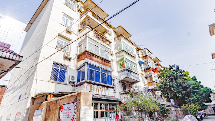 地调院宿舍外景图