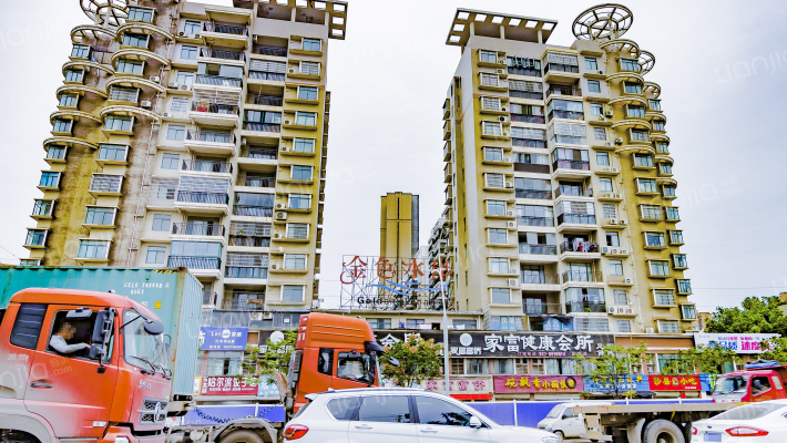 金色水岸外景图