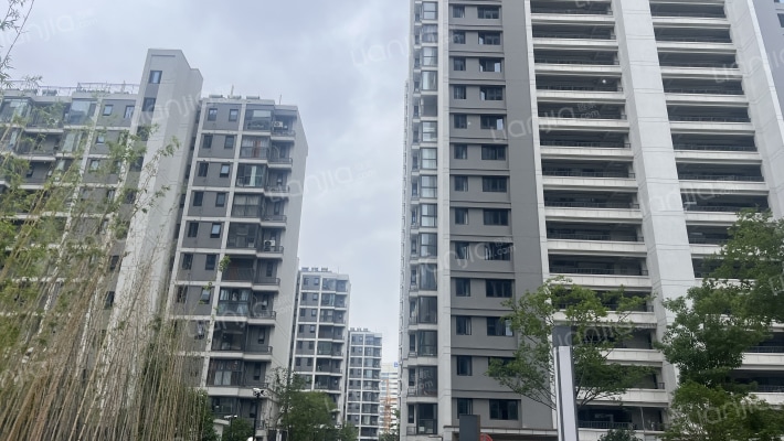 绿地·理想城外景图