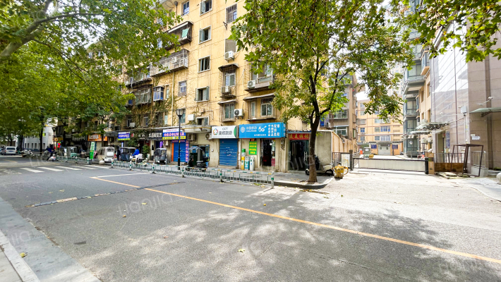 统建办家属楼外景图