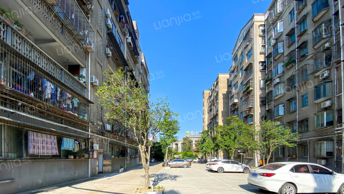 松鹤路地税局家属院外景图